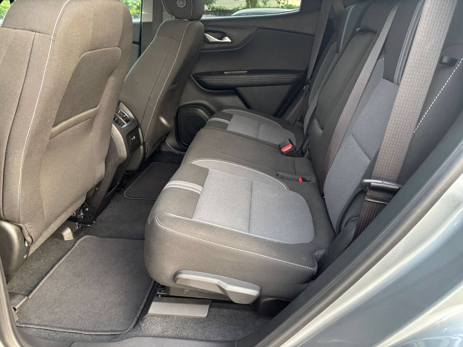 Used 2025 Chevrolet Blazer LT FWD image 26