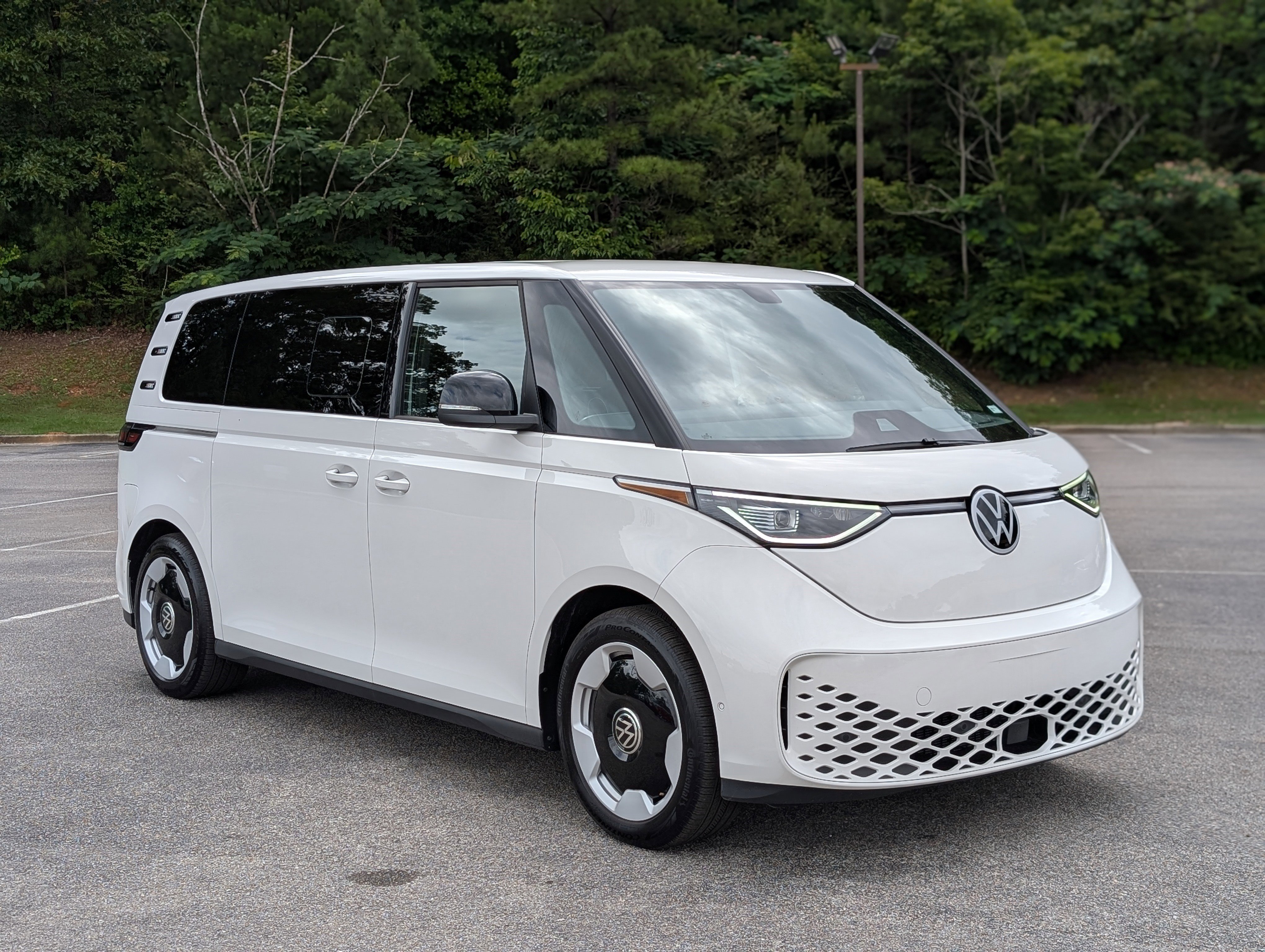 Used 2025 Volkswagen ID. Buzz Pro S RWD image 11