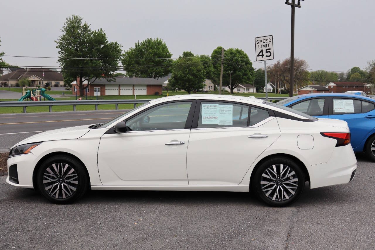Used 2025 Nissan Altima 2.5 SV FWD image 7