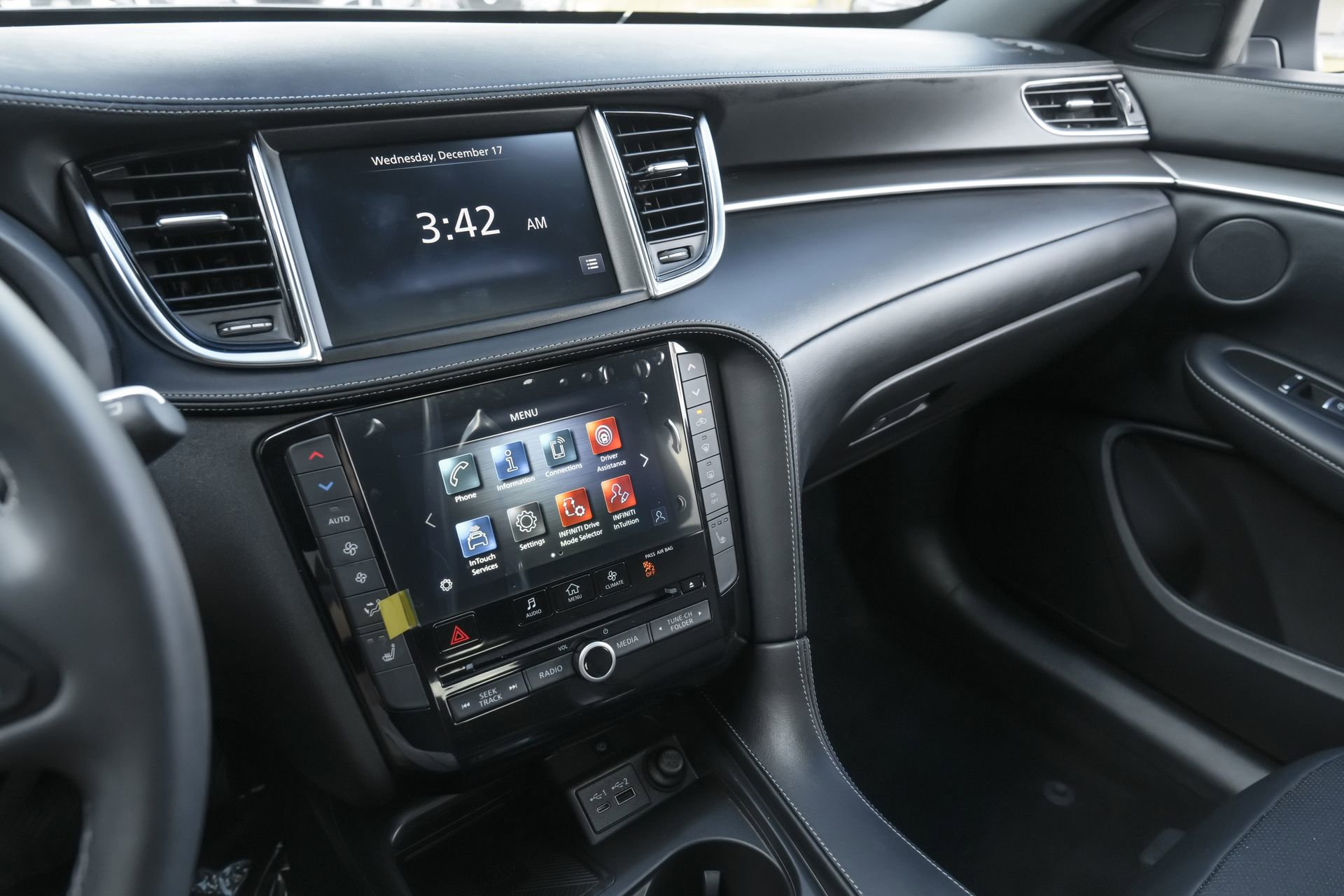 Used 2025 INFINITI QX55 Luxe w/ Accent Package image 9