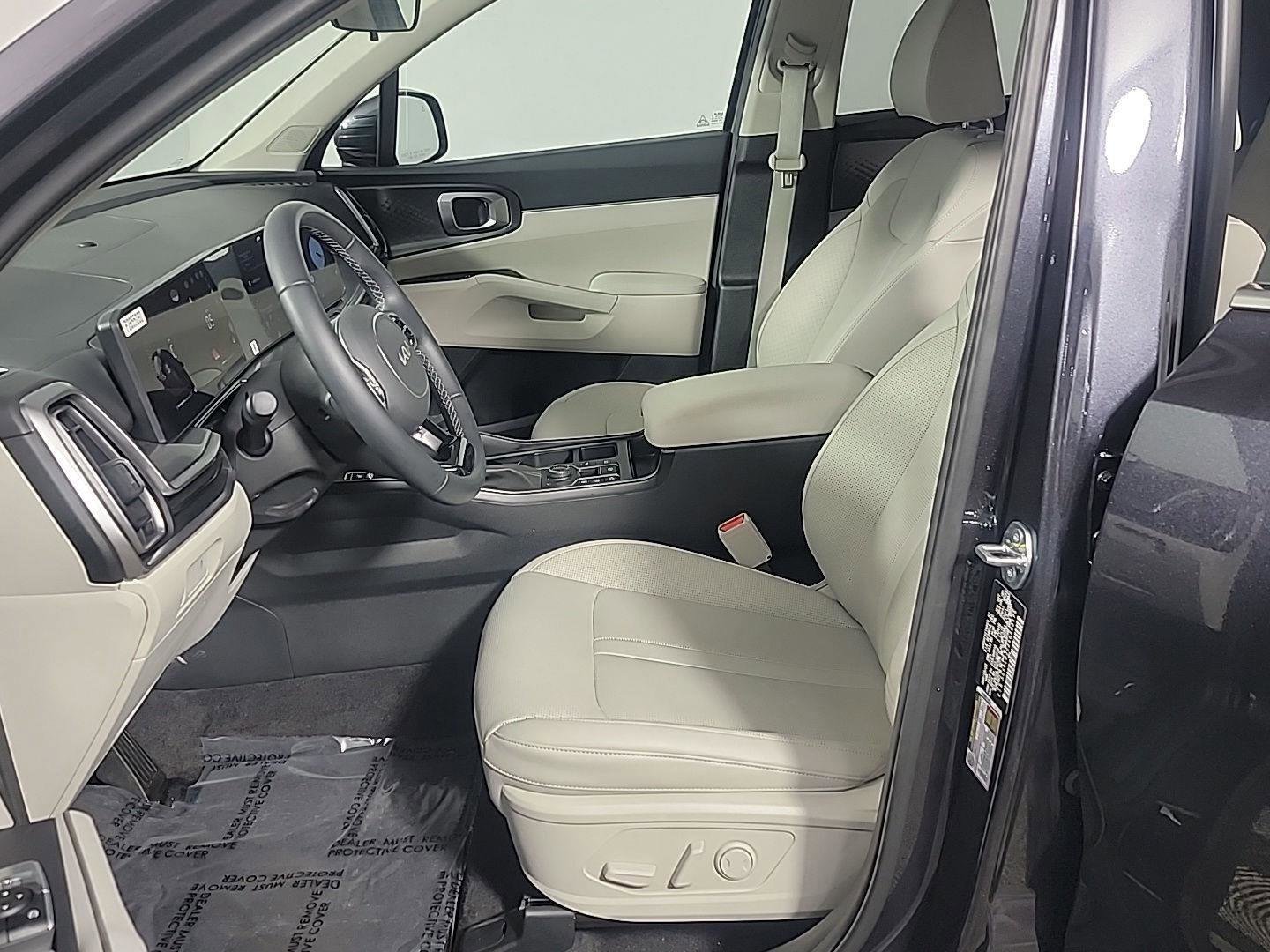 Used 2025 Kia Sorento S image 19