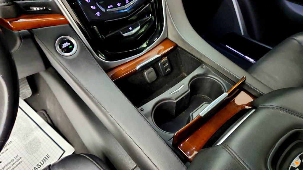 Used 2019 Cadillac Escalade Luxury AWD/4WD image 17