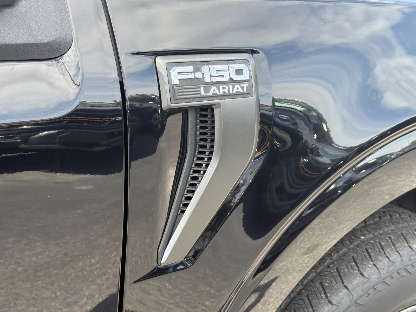 Certified 2022 Ford F150 Lariat w/ Equipment Group 502A High AWD/4WD image 15