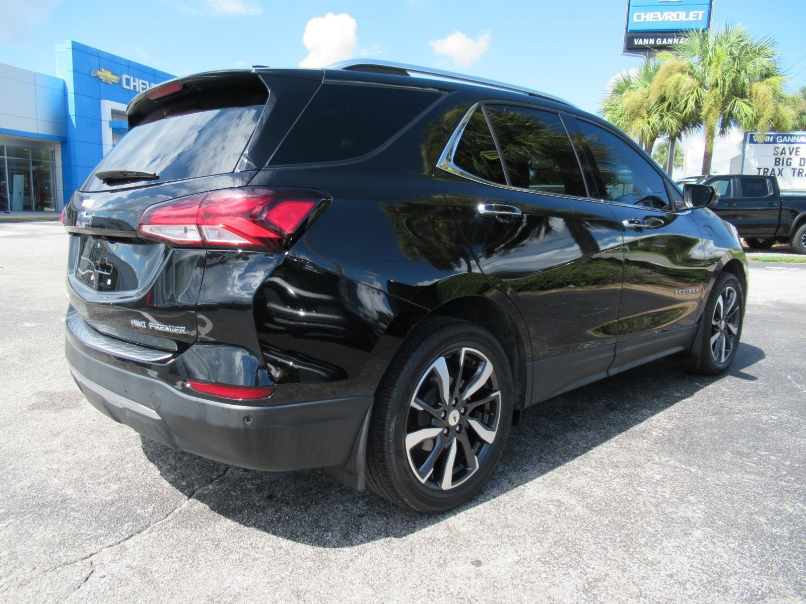 Used 2022 Chevrolet Equinox Premier AWD/4WD image 6