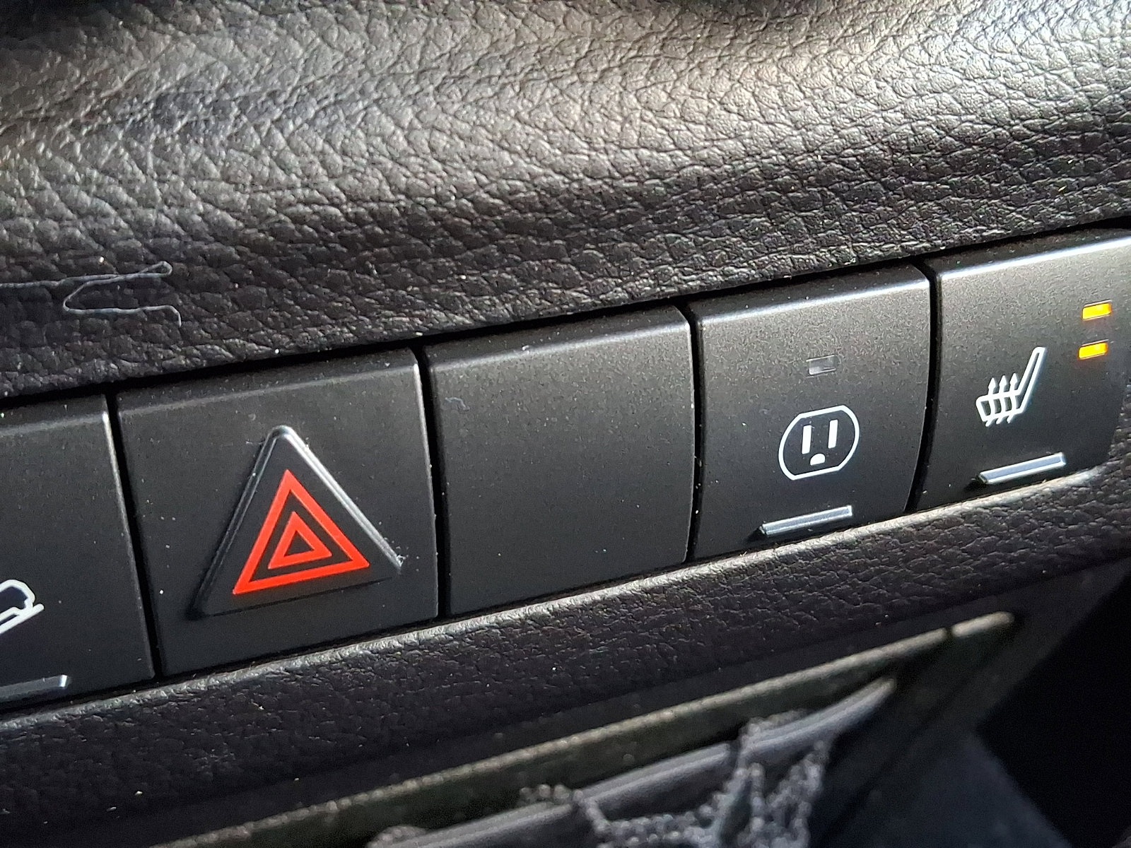 Certified 2017 Jeep Wrangler Unlimited Sahara image 23