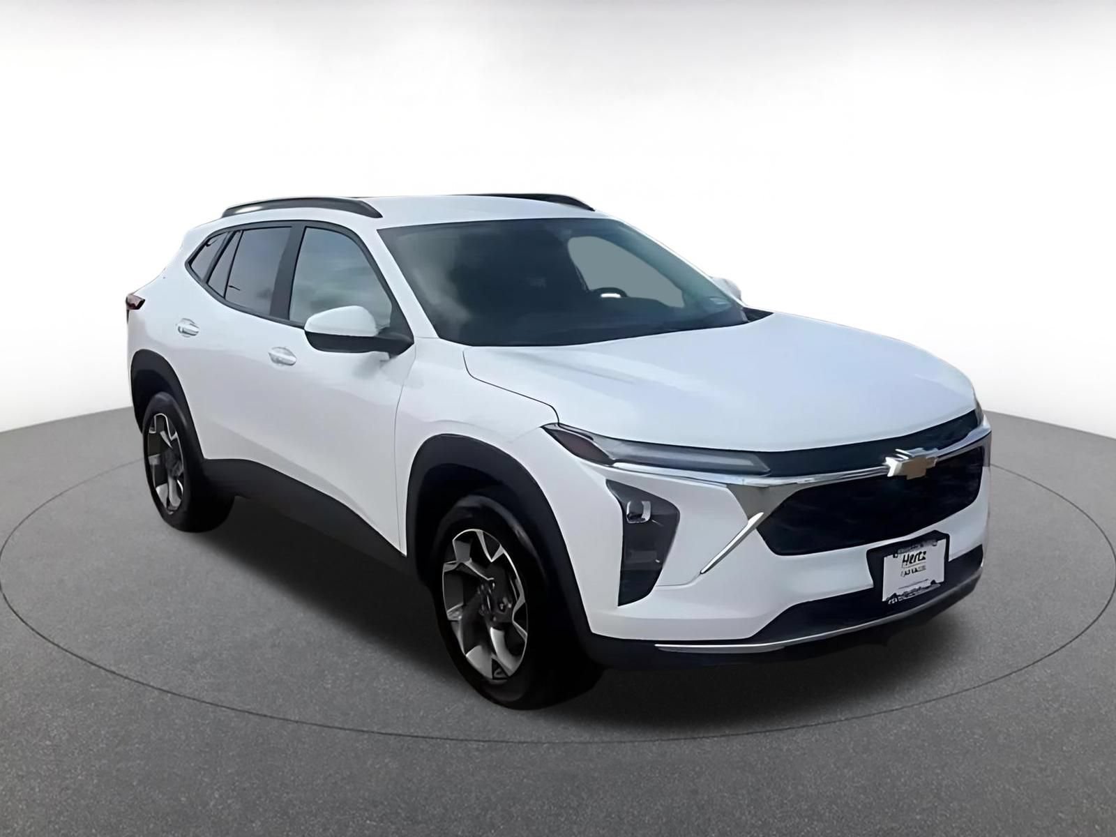 Used 2025 Chevrolet Trax LT w/ LT Convenience Package FWD image 3