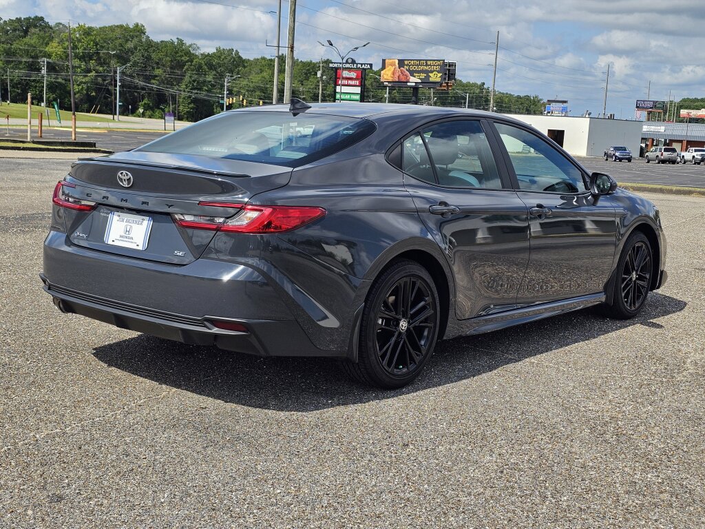 Used 2025 Toyota Camry SE w/ Convenience Package FWD image 8