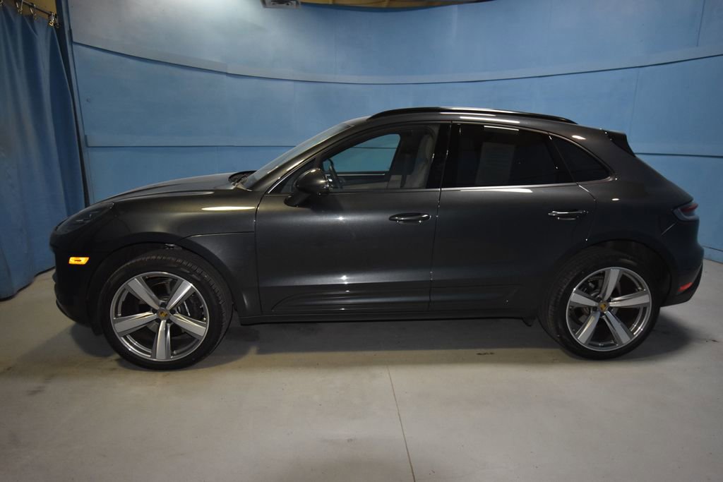 Certified 2025 Porsche Macan image 2