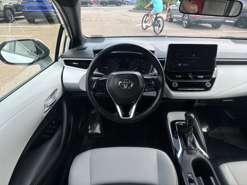 Used 2025 Toyota Corolla Hatchback FWD image 13