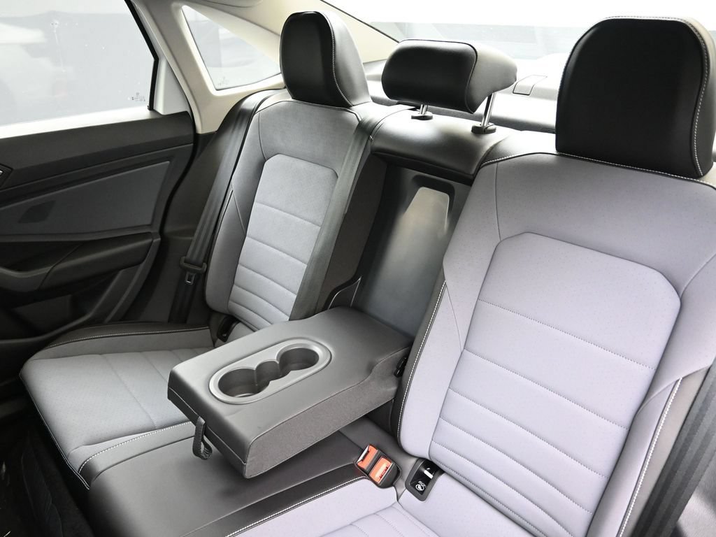 Used 2026 Volkswagen Jetta SE FWD image 20