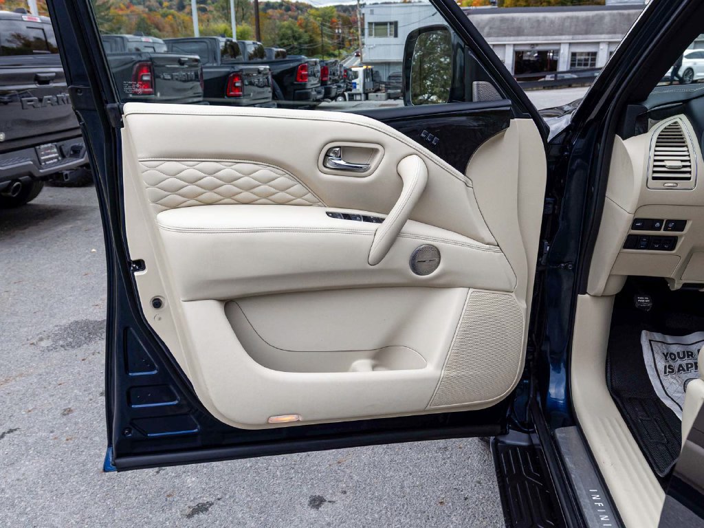 Used 2024 INFINITI QX80 Sensory AWD/4WD image 11