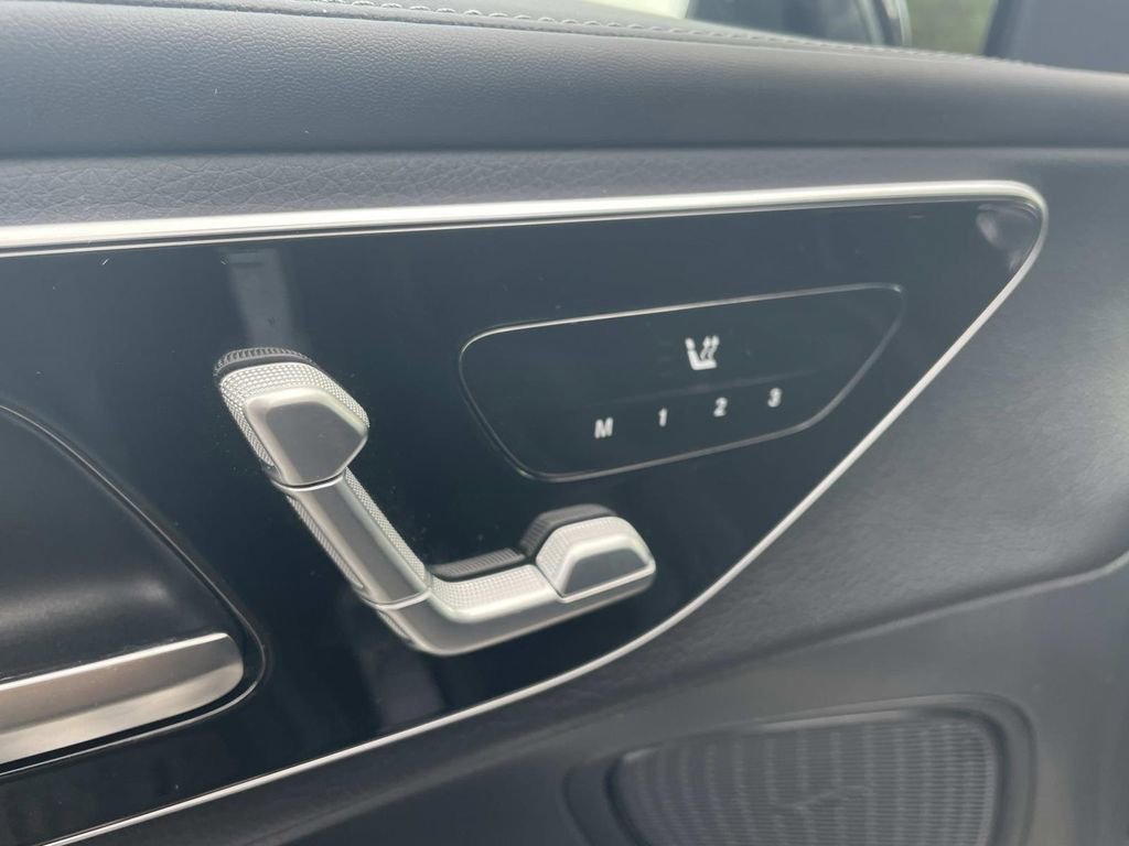 Used 2024 Mercedes-Benz GLC 300 image 16