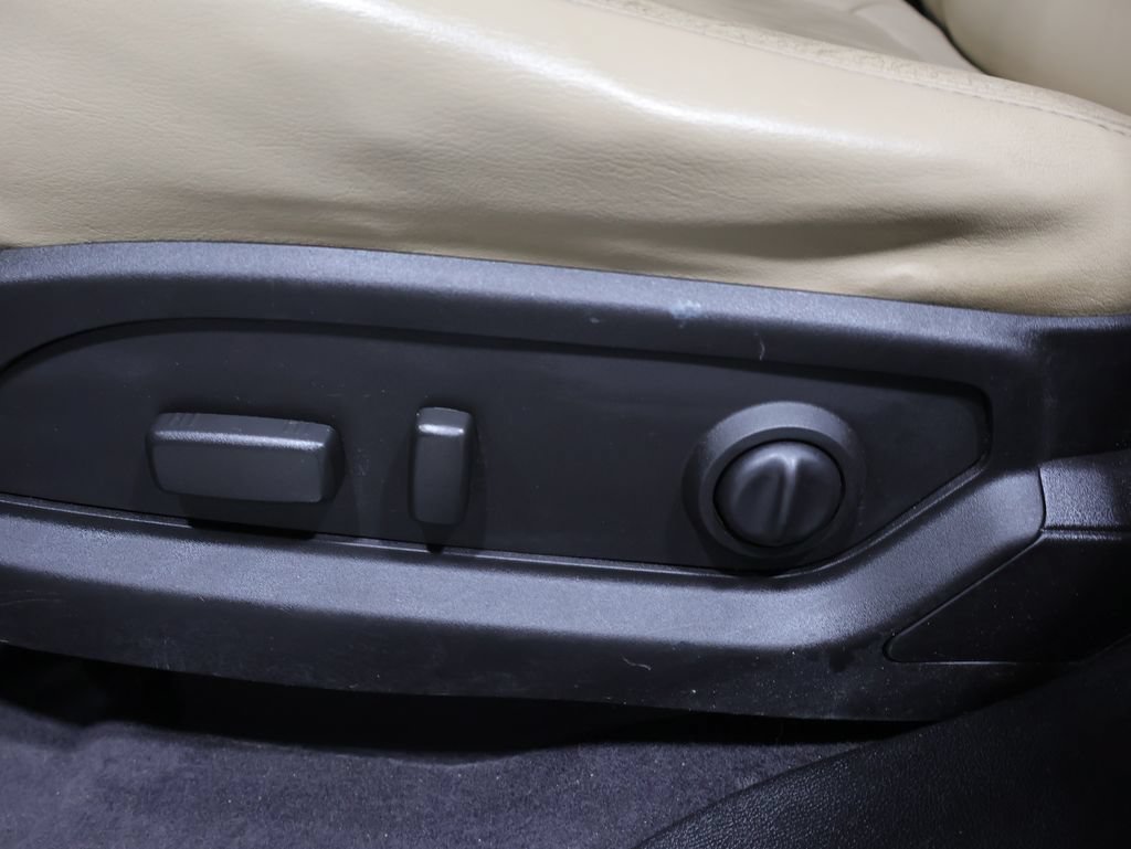 Used 2011 Chevrolet Traverse LTZ AWD/4WD image 23