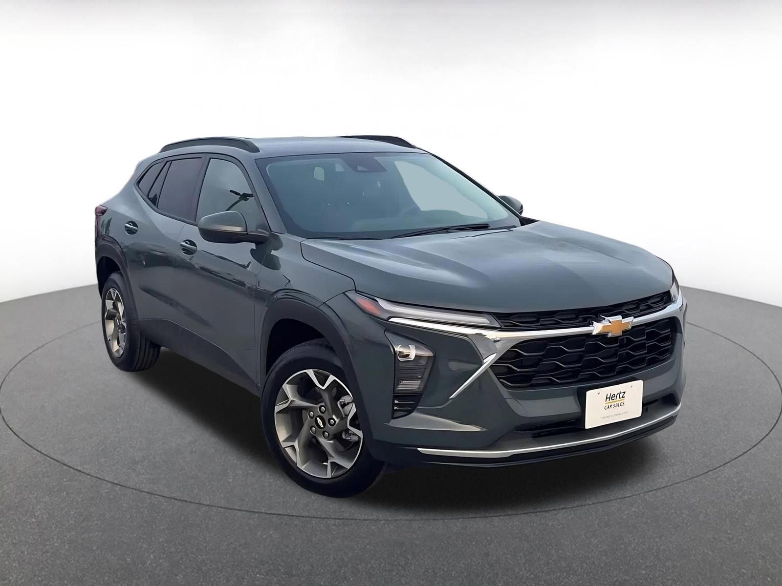 Used 2025 Chevrolet Trax LT image 3