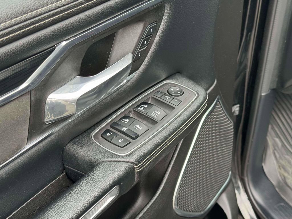 Used 2024 RAM 1500 Laramie AWD/4WD image 19