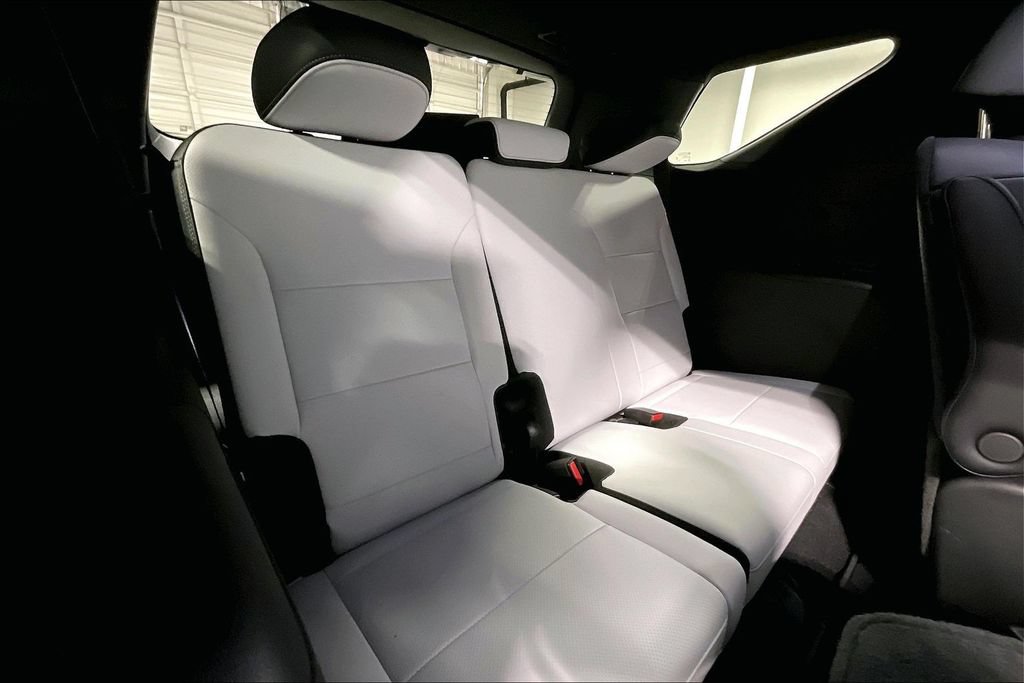 Used 2025 Chevrolet Traverse High Country w/ LPO, Floor Liner Package AWD/4WD image 34