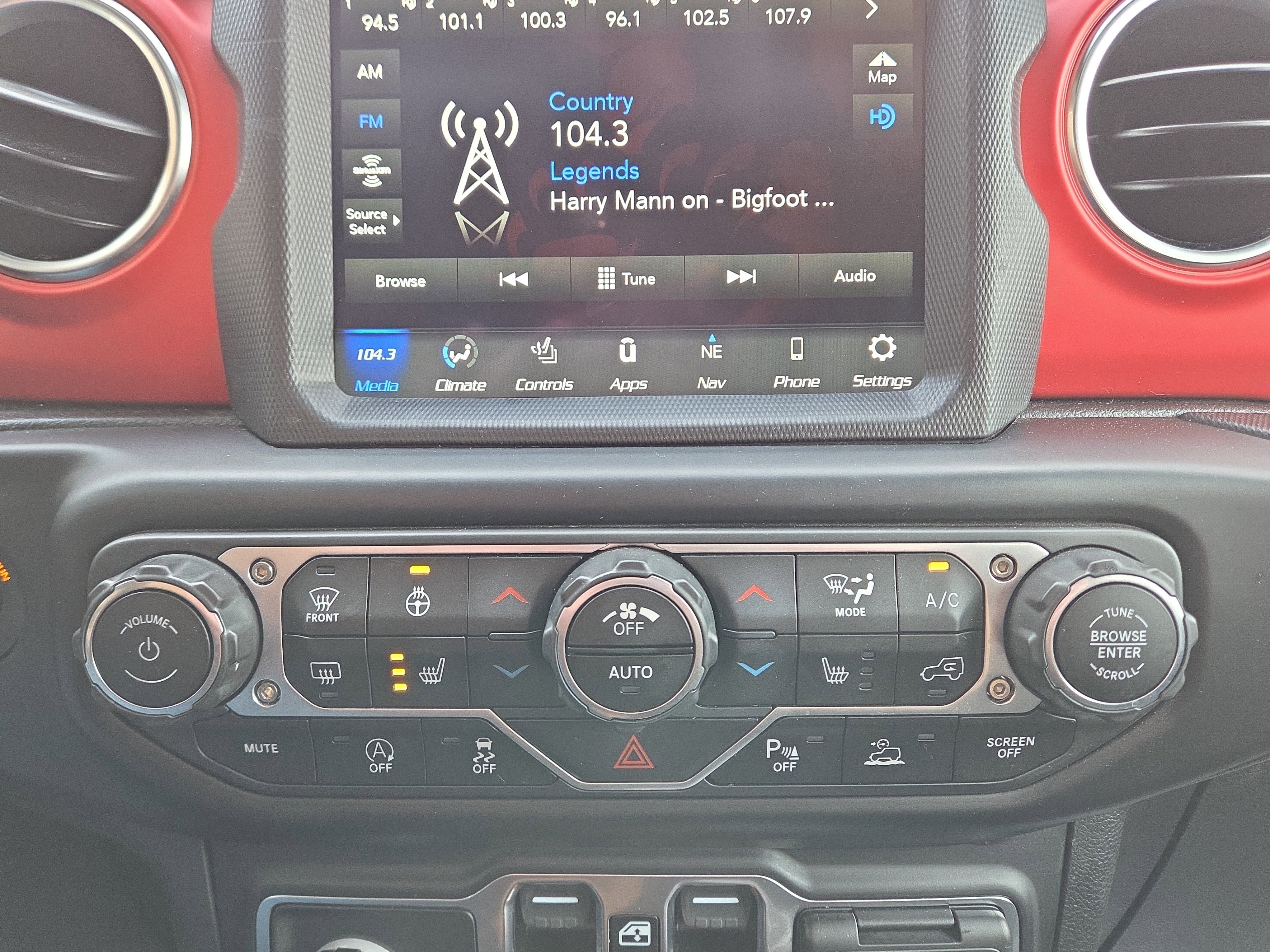 Used 2022 Jeep Gladiator Rubicon w/ Cold Weather Group image 28