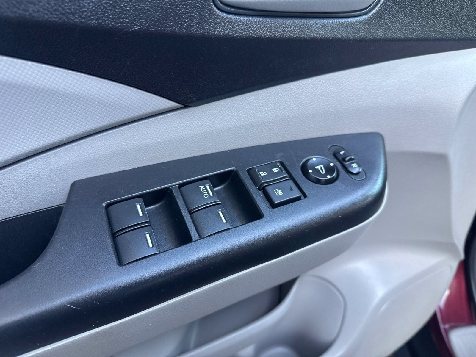 Used 2013 Honda CR-V LX image 22