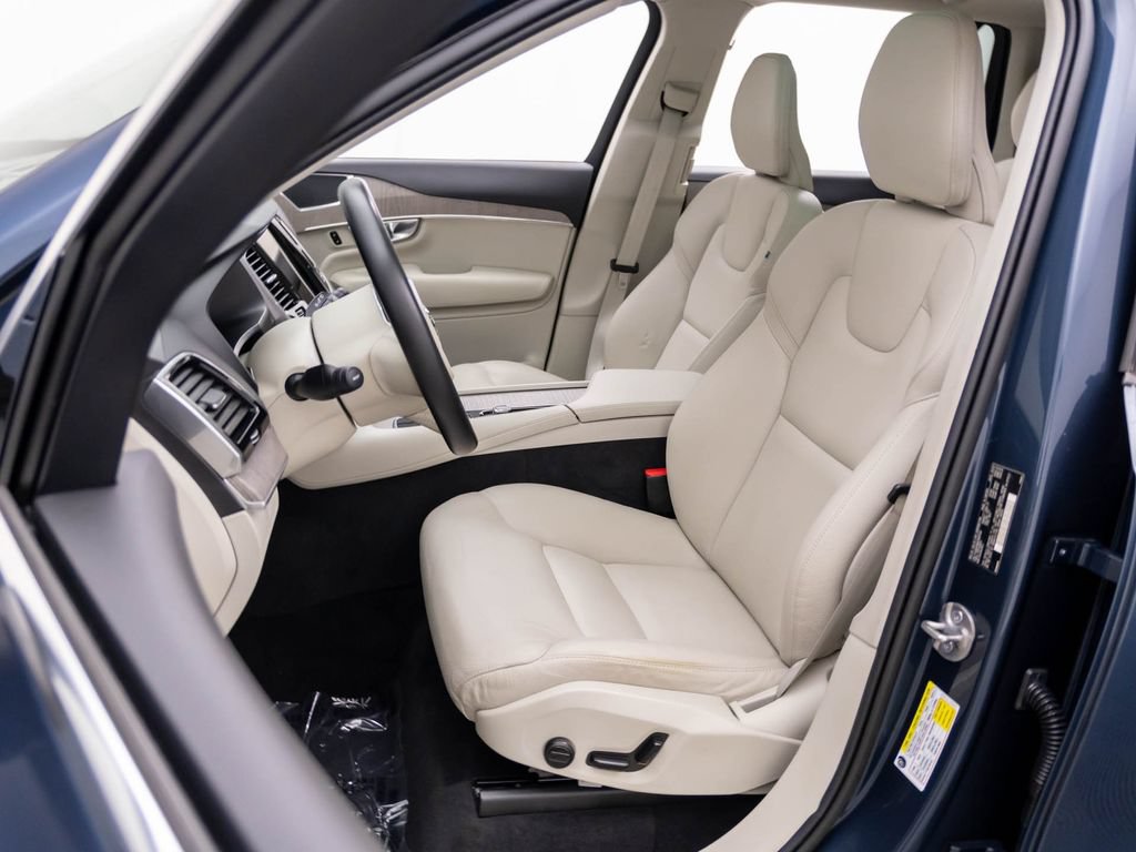 Used 2023 Volvo XC90 B6 Plus AWD/4WD image 16