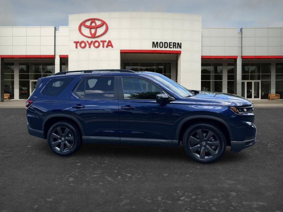 Used 2025 Honda Pilot Sport image 4