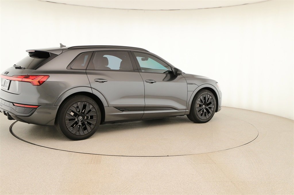 Certified 2024 Audi Q8 e-tron Prestige image 7