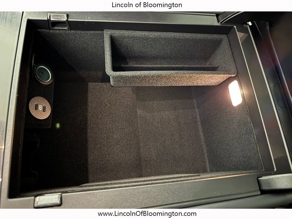 New 2026 Lincoln Aviator AWD w/ Jet Appearance Package image 37