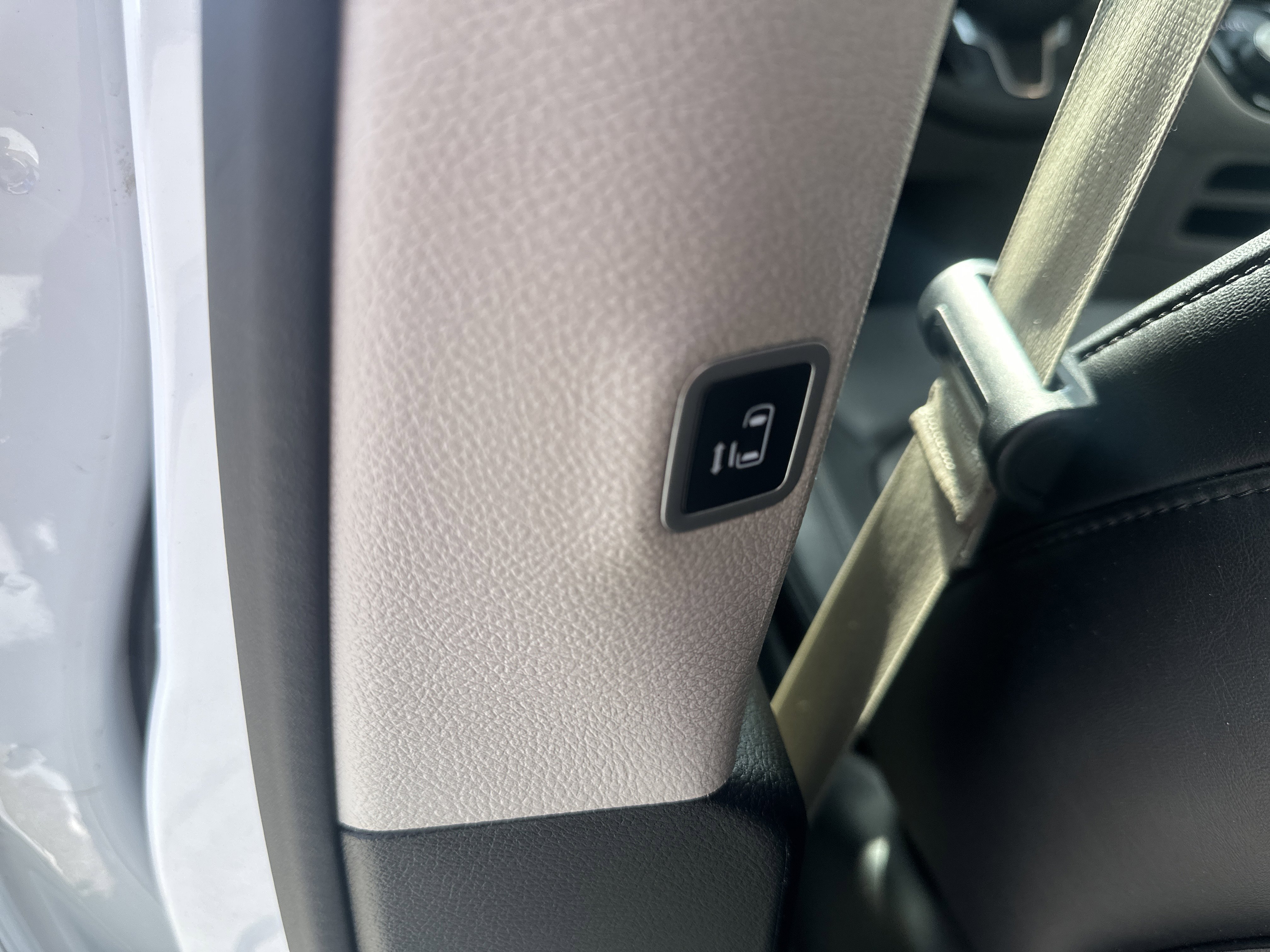 Used 2024 Chrysler Pacifica Touring-L image 19