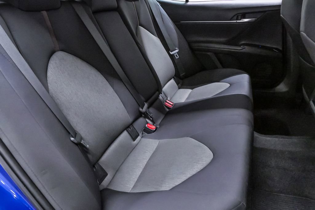 Used 2018 Toyota Camry LE image 11