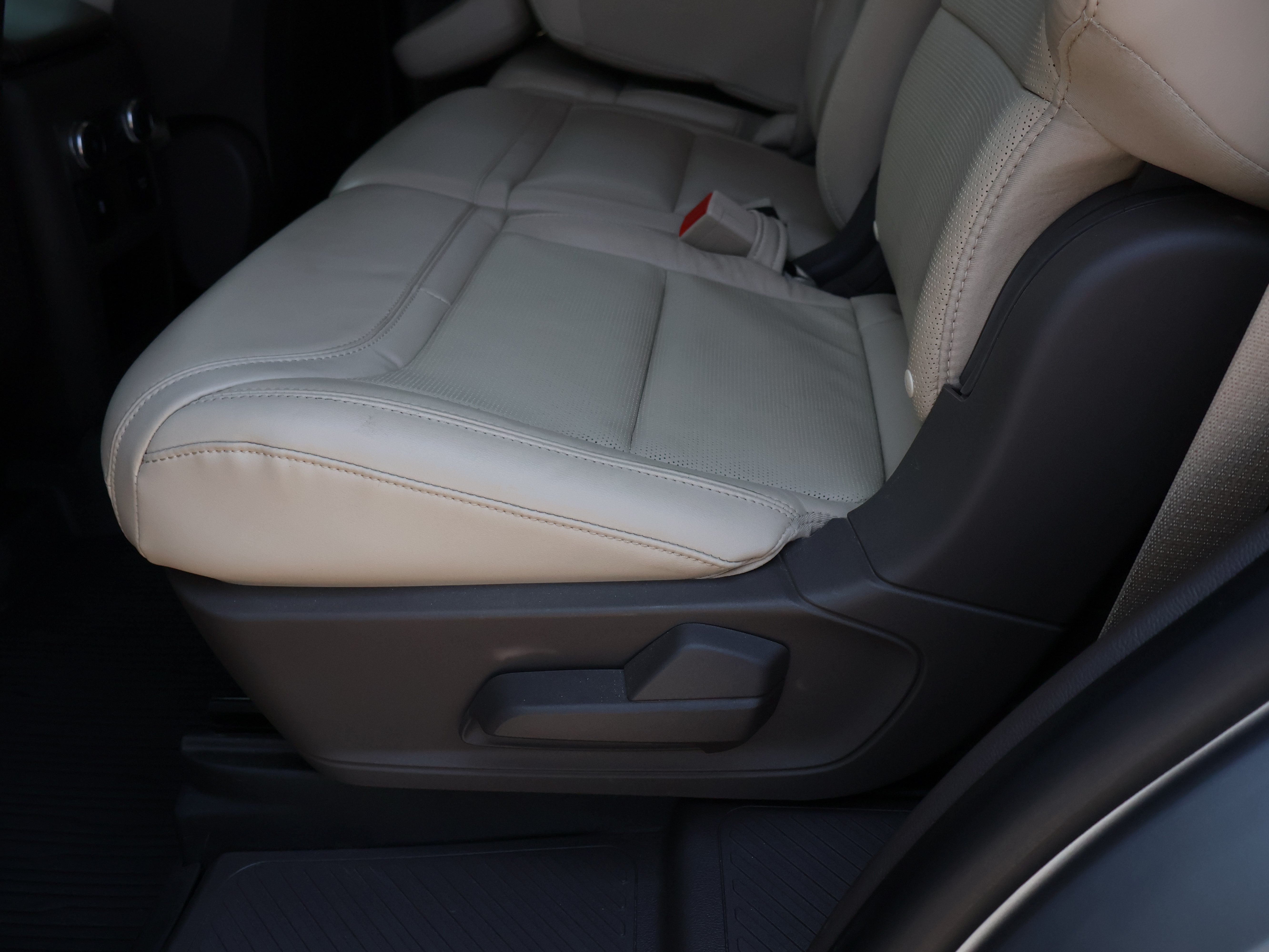 Used 2020 Ford Explorer Platinum AWD/4WD image 26