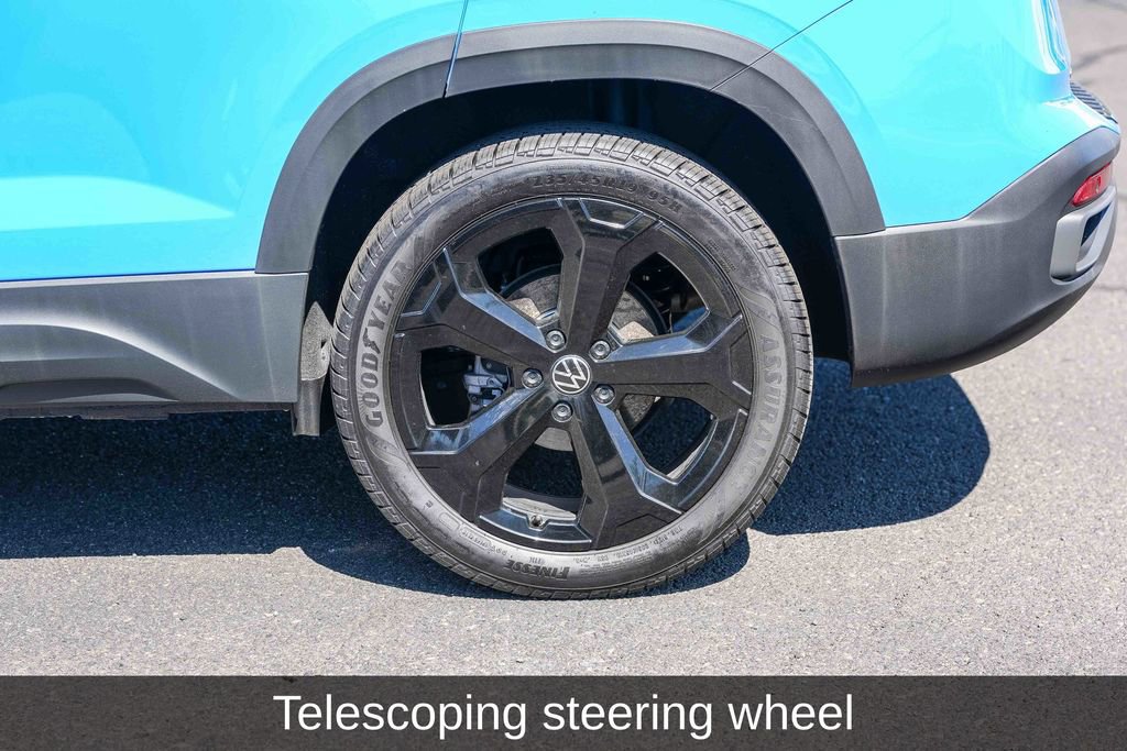 Used 2025 Volkswagen Taos SE image 12