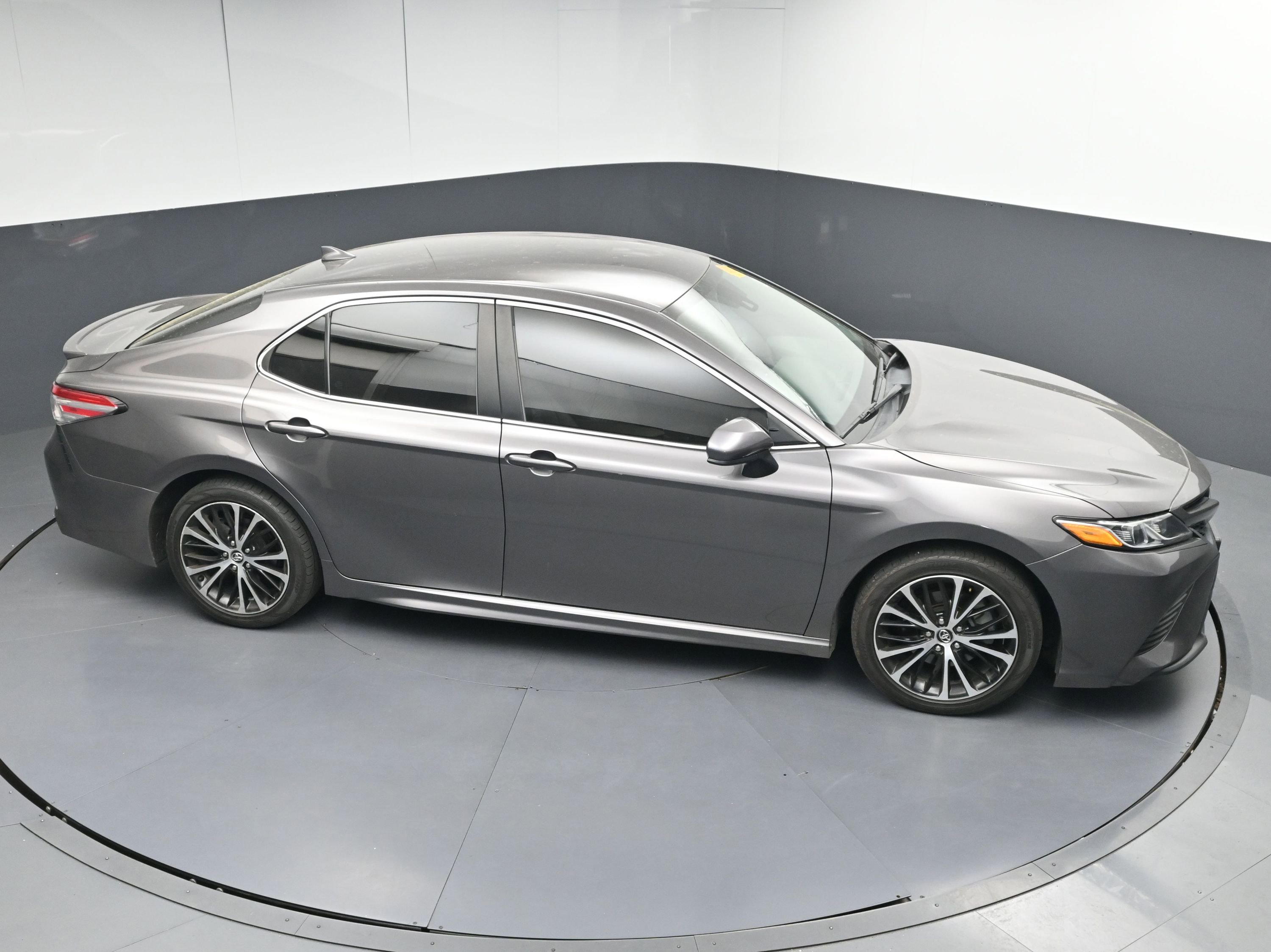 Used 2020 Toyota Camry SE image 32