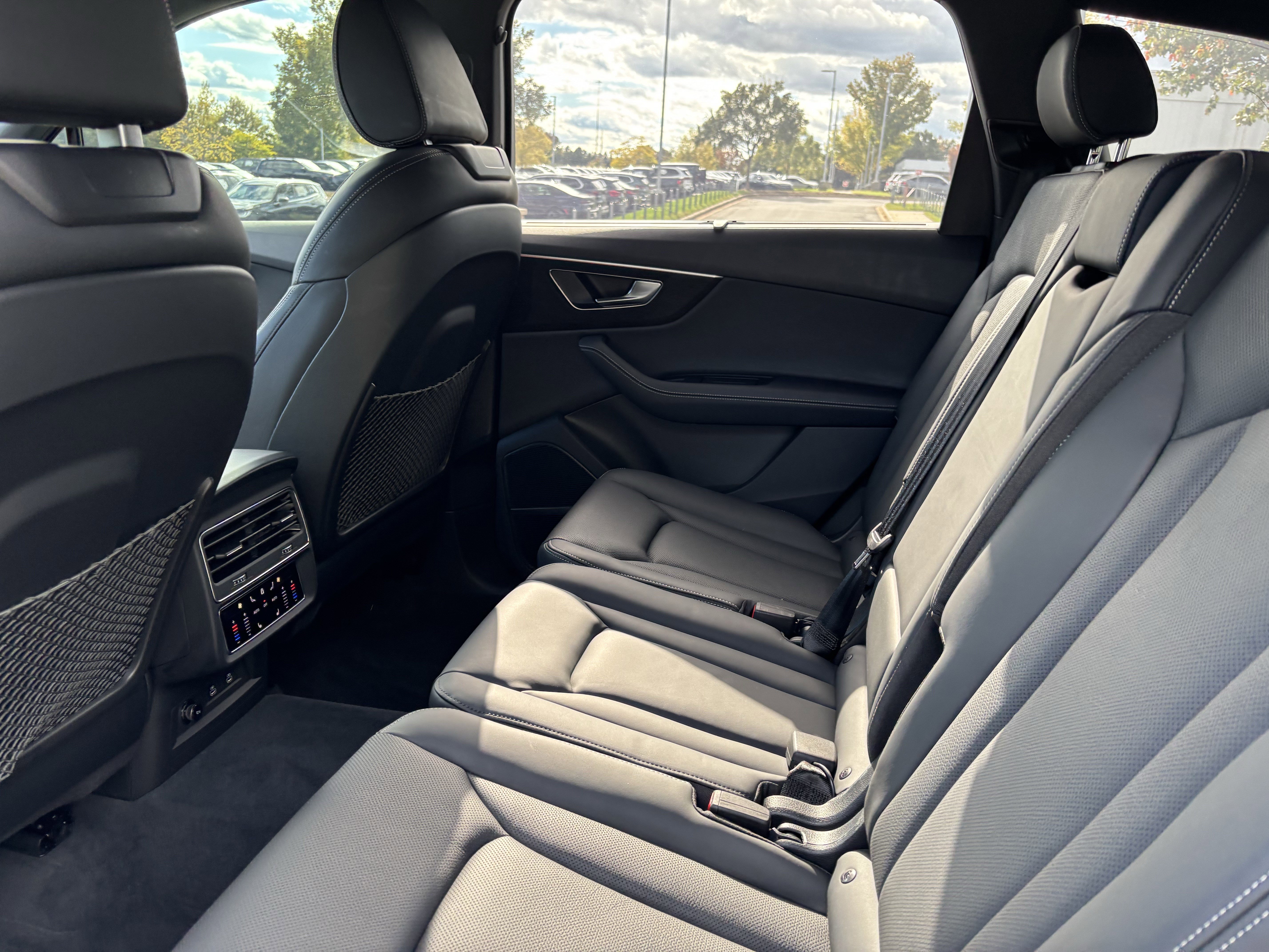 Used 2025 Audi Q7 3.0T Prestige image 34