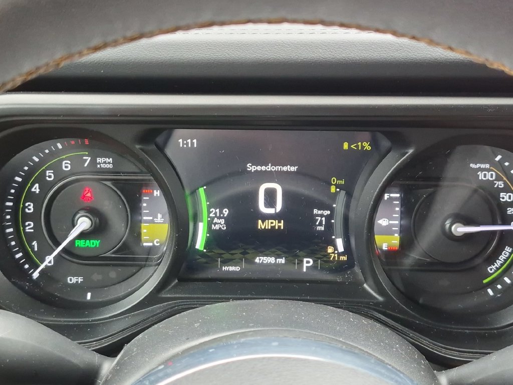 Used 2024 Jeep Wrangler Unlimited Sahara w/ Technology Group AWD/4WD image 12