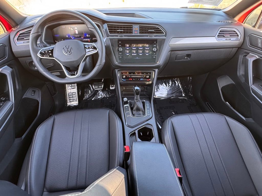Used 2024 Volkswagen Tiguan SE R-Line image 28