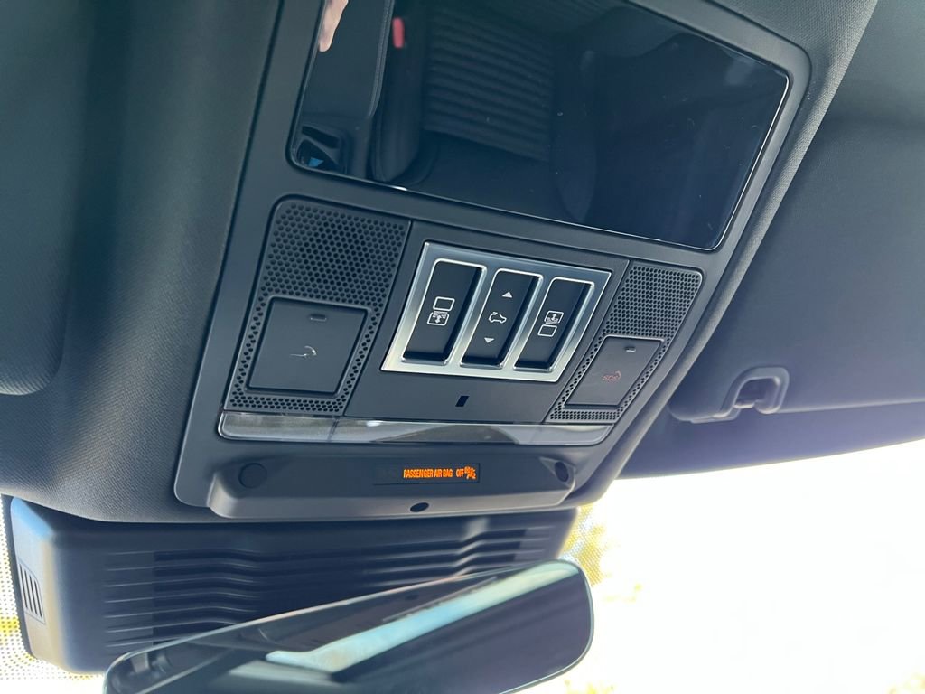 New 2025 Land Rover Discovery Dynamic SE image 21