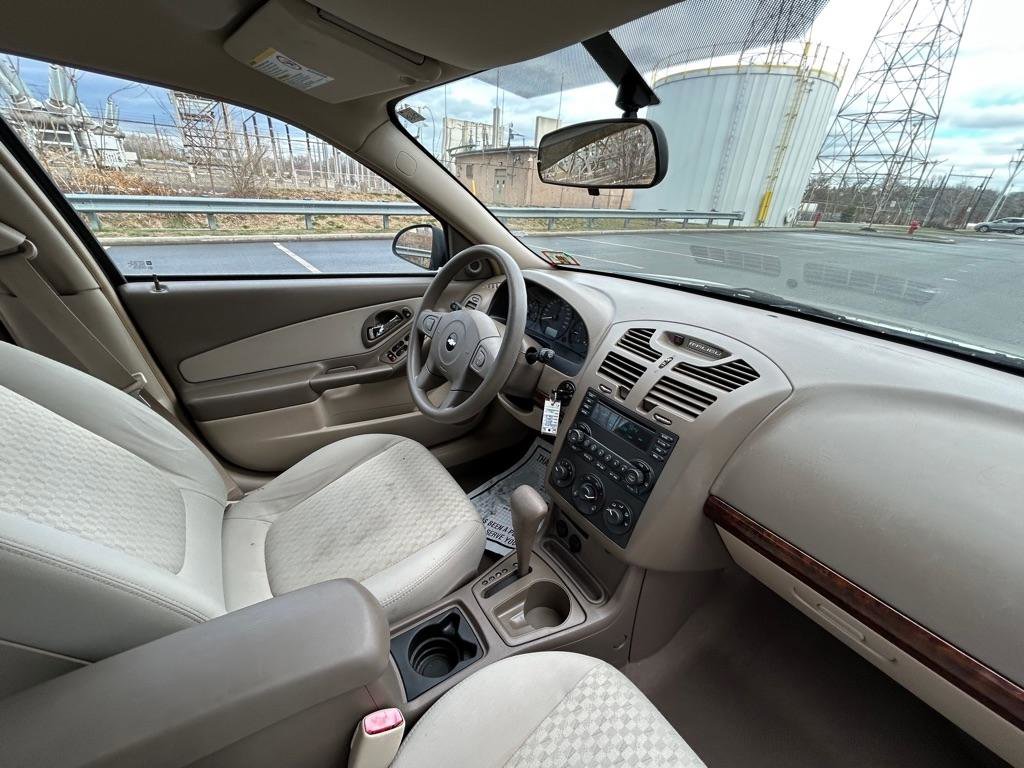 Used 2005 Chevrolet Malibu w/ Preferred Equipment Group image 39