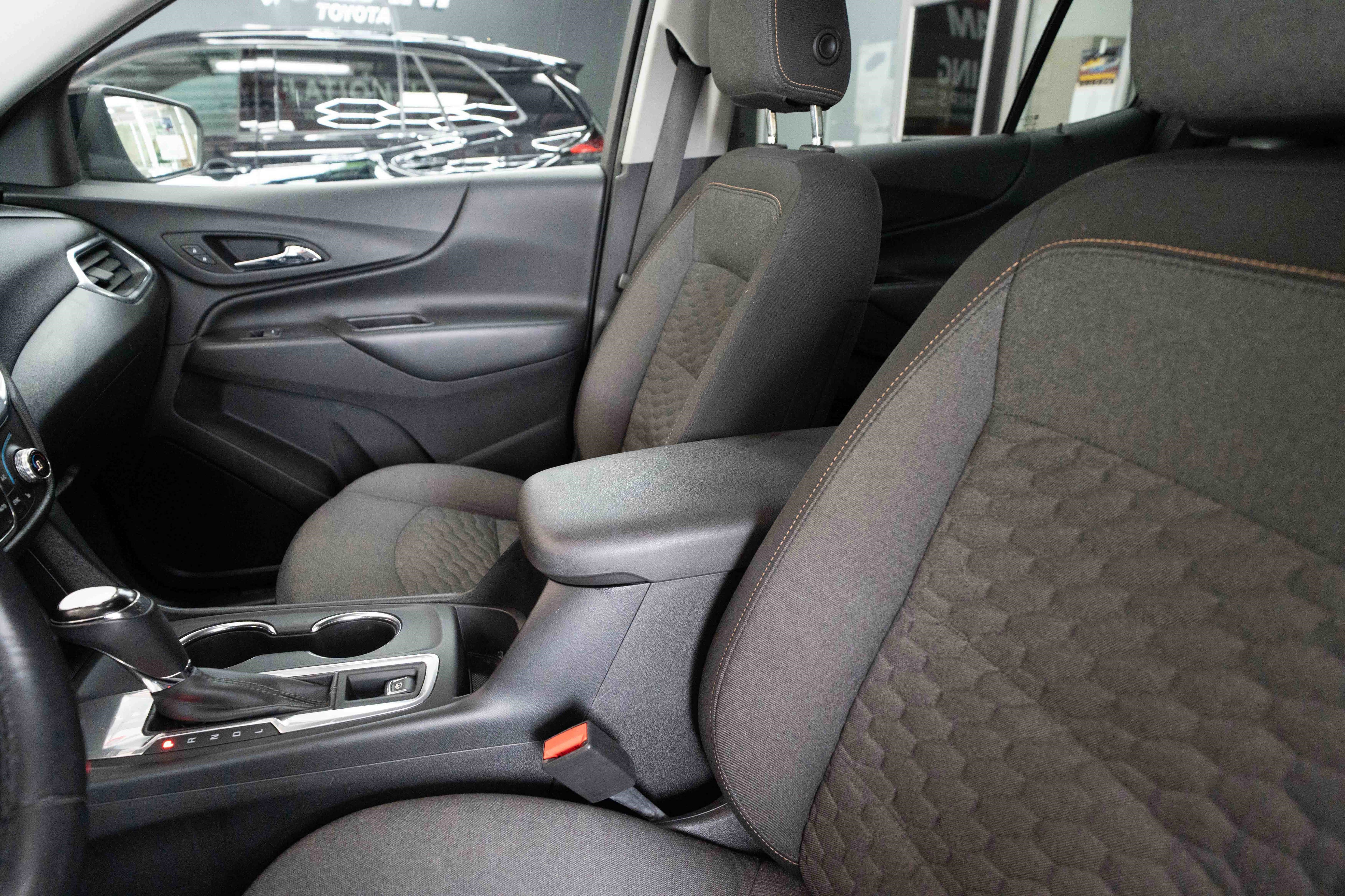 Used 2018 Chevrolet Equinox LT FWD image 10