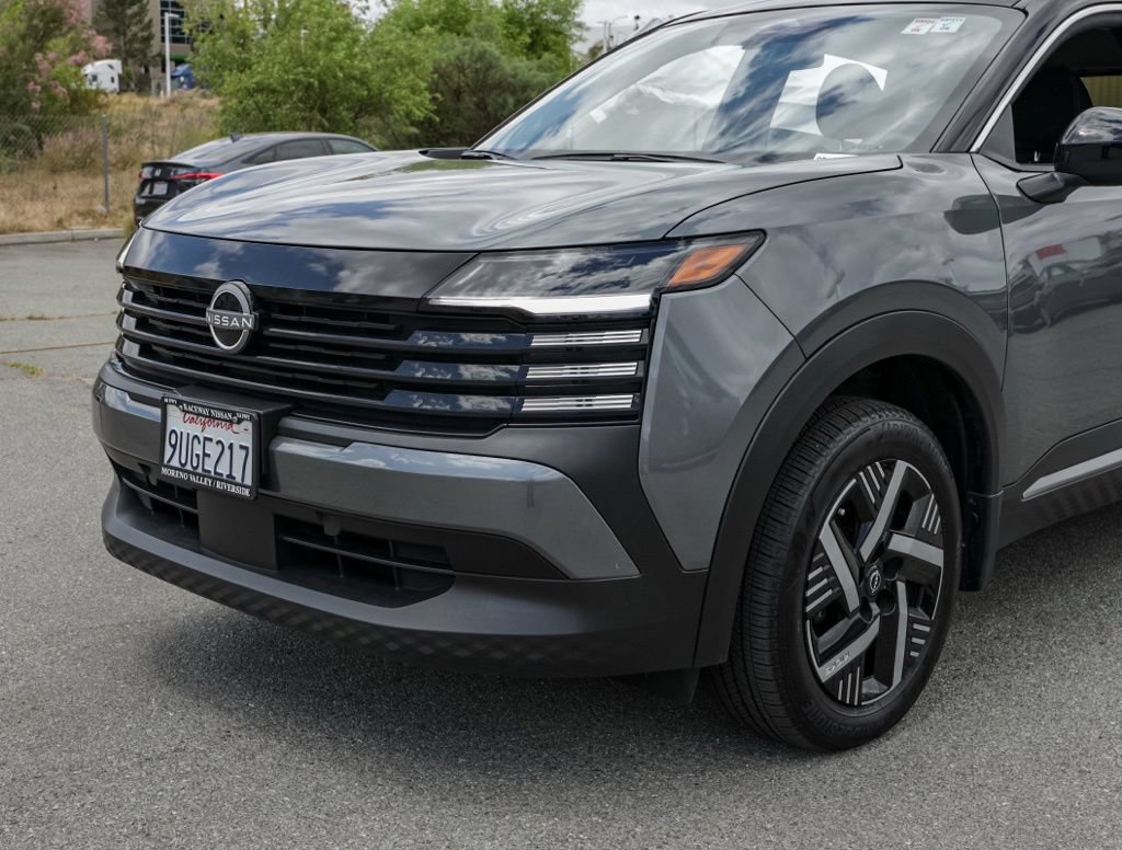 Used 2025 Nissan Kicks SV FWD image 10