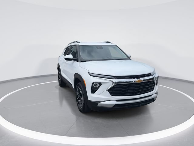 Used 2025 Chevrolet TrailBlazer LT AWD/4WD image 2