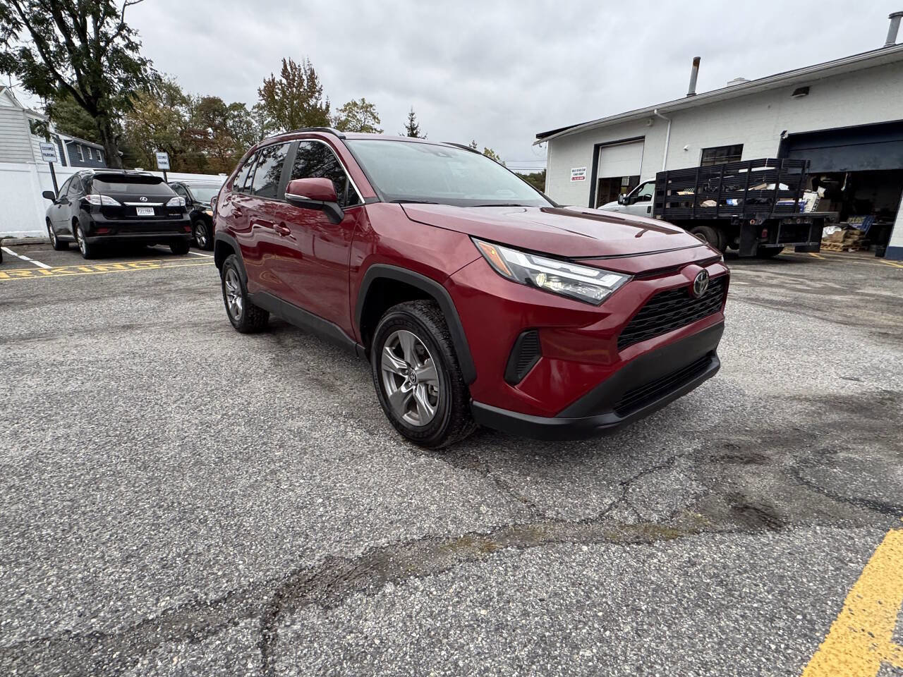 Used 2025 Toyota RAV4 XLE image 5