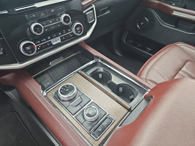 Used 2024 Ford Expedition Limited image 31