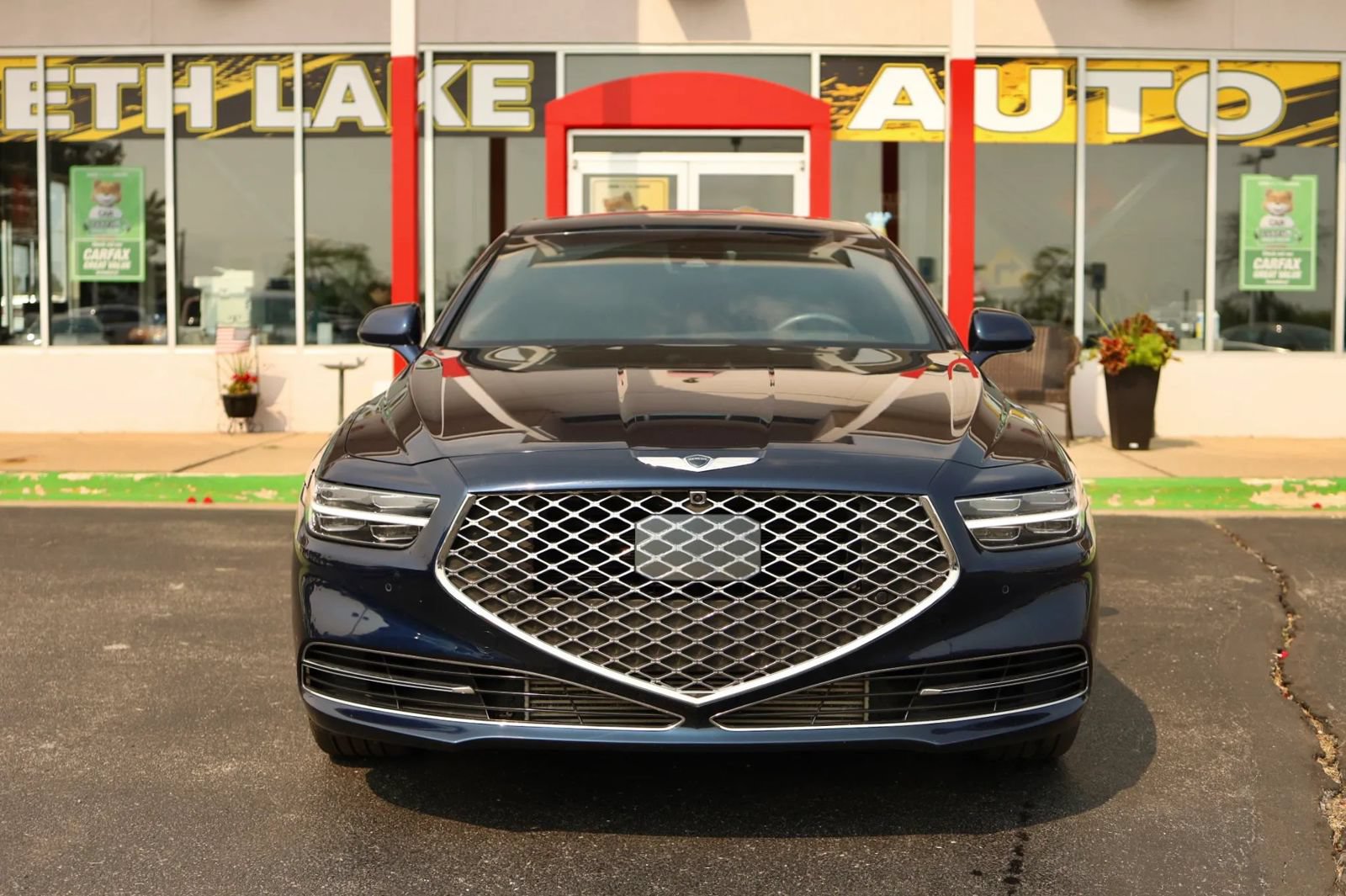 Used 2020 Genesis G90 3.3T Premium RWD image 2