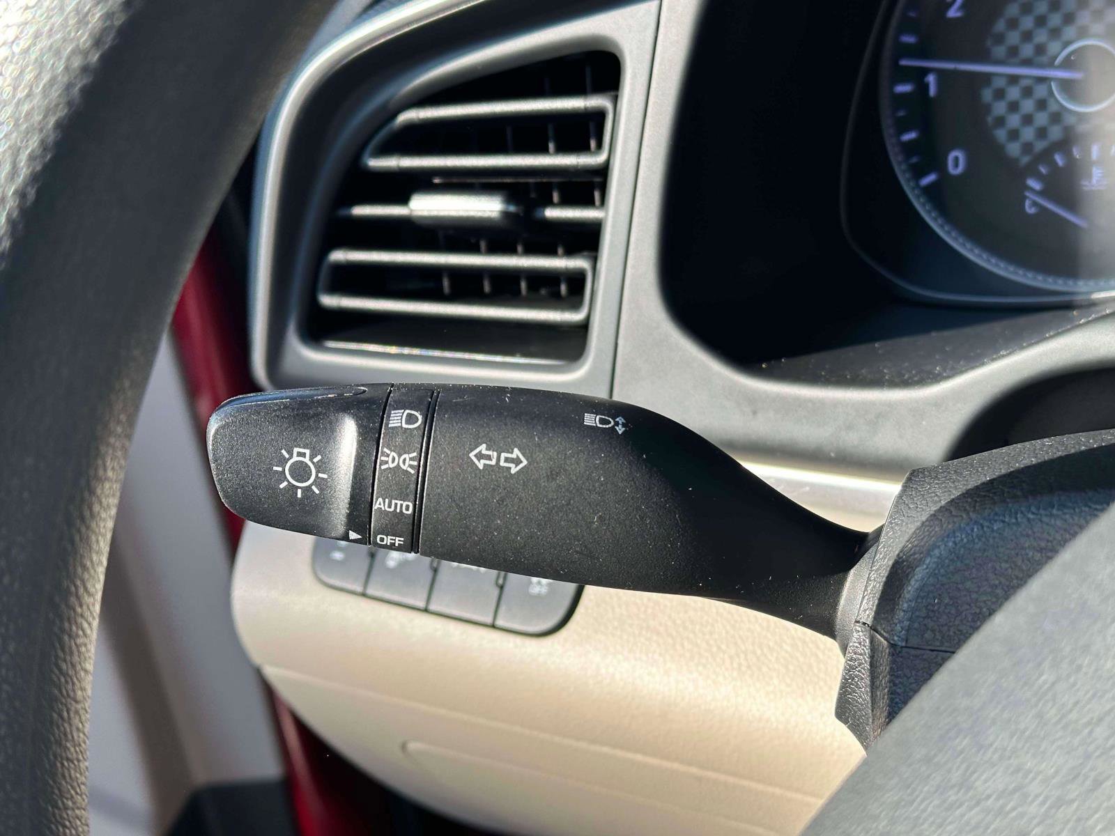 Used 2020 Hyundai Elantra SEL image 19