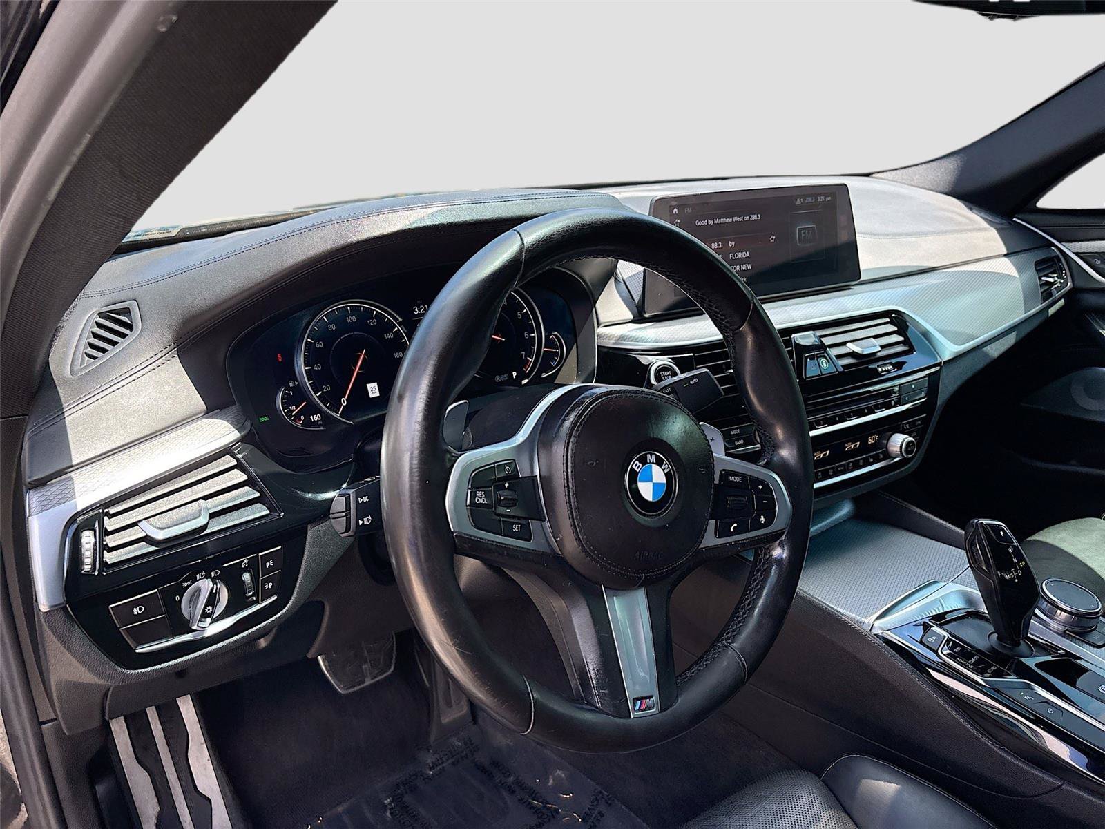 Used 2018 BMW 540i w/ M Sport Package RWD image 9