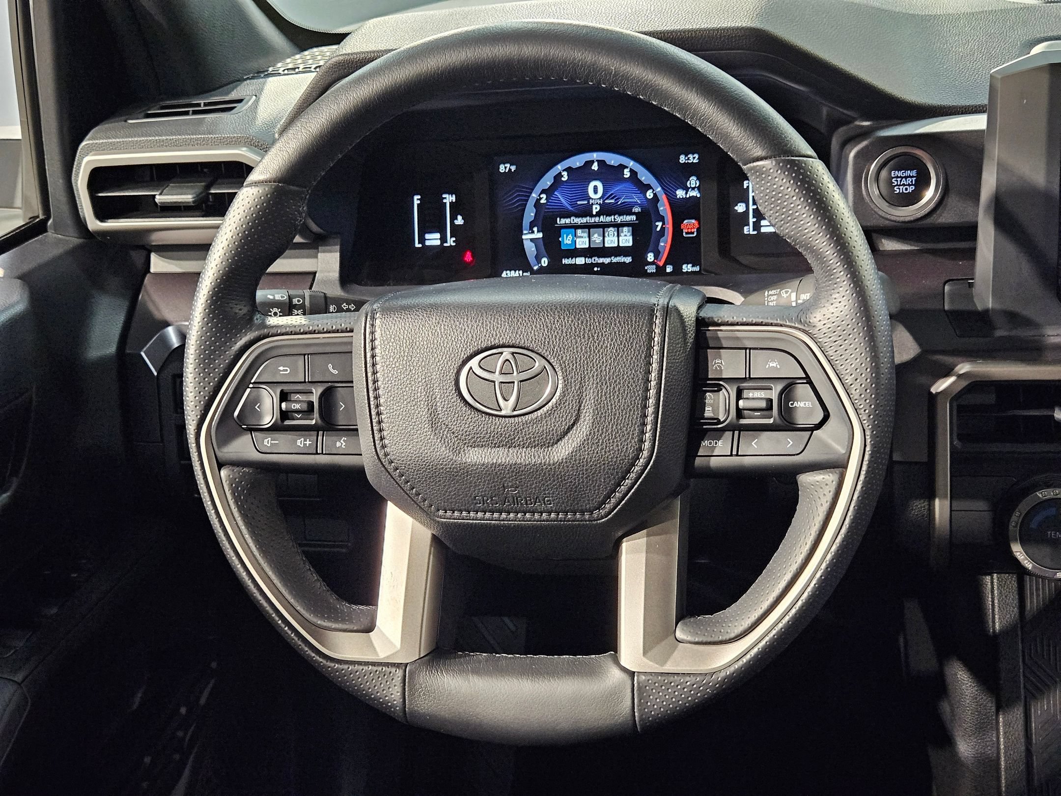 Used 2025 Toyota 4Runner SR5 AWD/4WD image 26