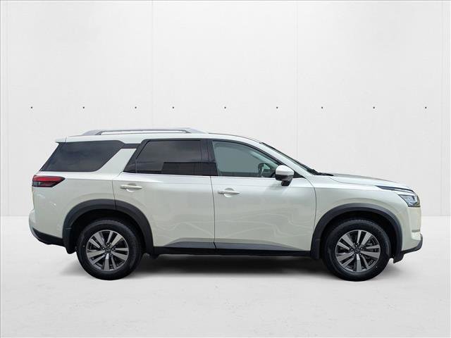 Used 2023 Nissan Pathfinder SL w/ Lighting Package (N92) image 4