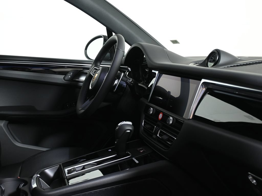 Used 2026 Porsche Macan AWD/4WD image 39