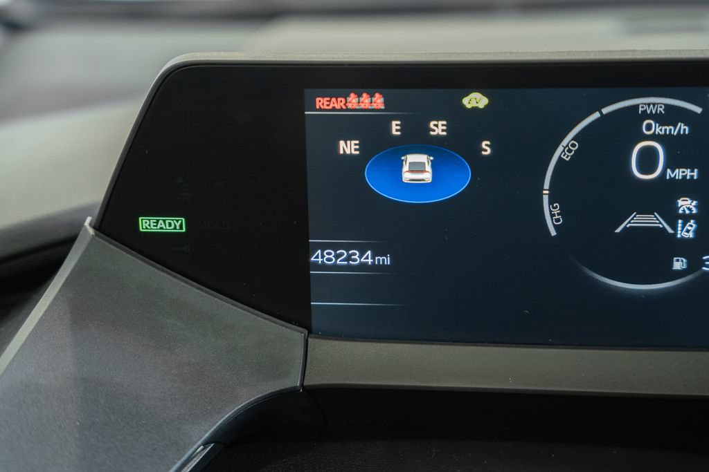 Used 2025 Toyota Prius LE FWD image 38