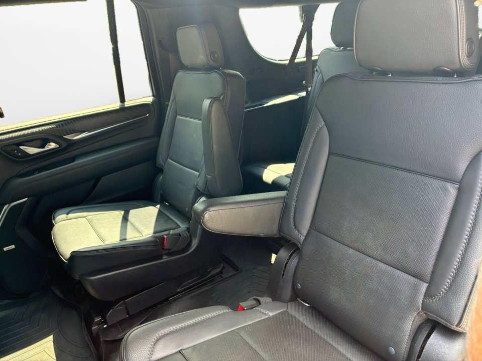 Used 2021 GMC Yukon XL Denali w/ Denali Premium Package AWD/4WD image 12