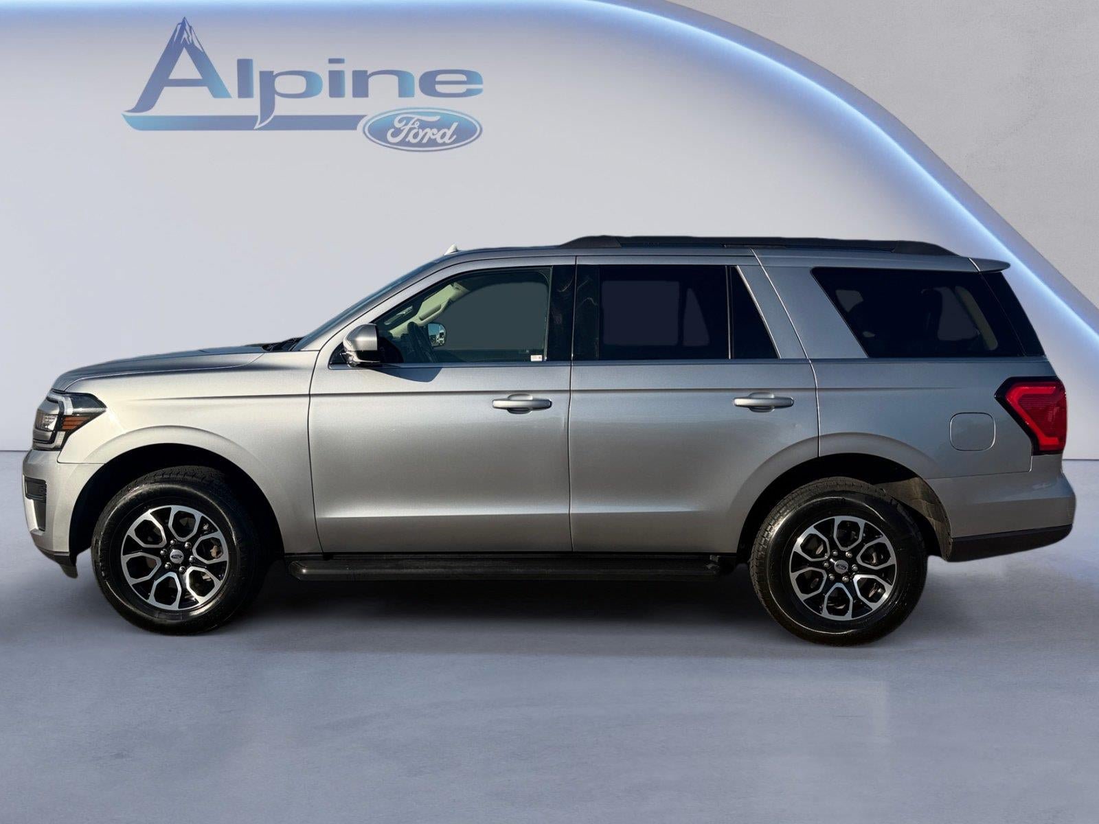 Used 2024 Ford Expedition XLT AWD/4WD image 2